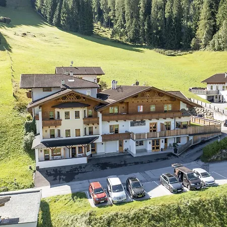 Neustift Near Stubai Glacier Skiing Apartment